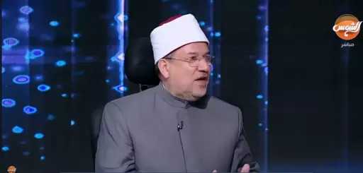 مختار جمعة: تقاضي الأجر على تعليم القرآن الكريم جائز شرعًا ولا يُنقص من قدر صاحبه لأنه مقابل حبس الوقت
