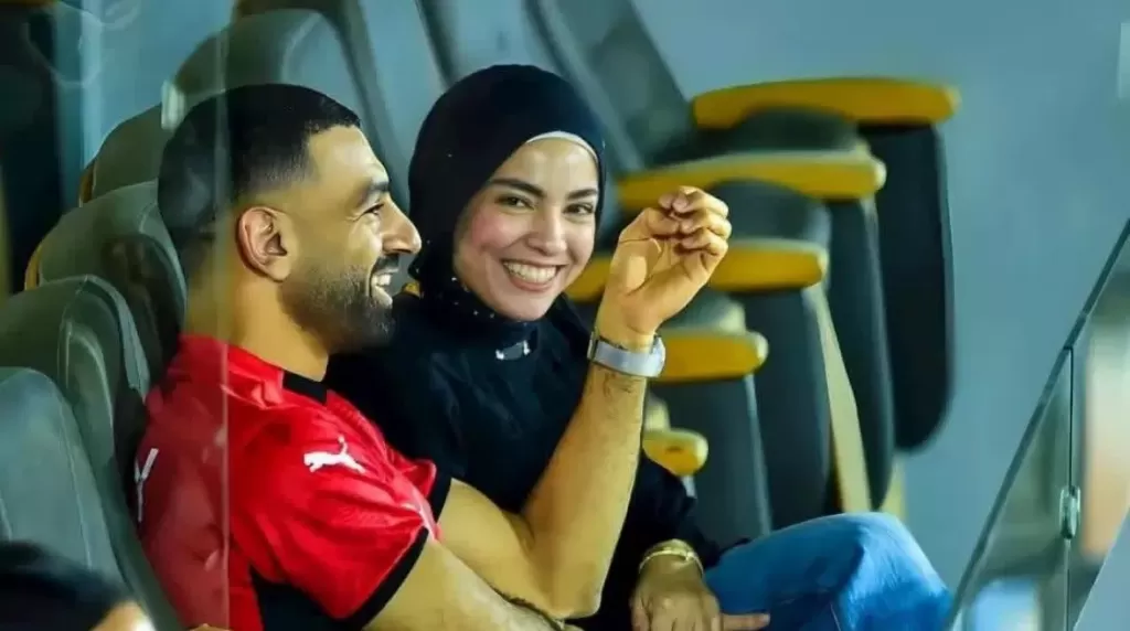  محمد صلاح وزوجته 