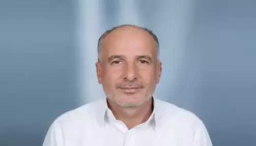 استدرجه بحجة توصيله لمزرعة.. يستدرج سائقًا وينهي حياته لسرقة سيارته وهاتفه بالبحيرة