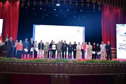 رئيس جامعة القاهرة يكرم الفرق الطبية تقديرًا لعطائها وإنجازاتها خلال 2025/2026