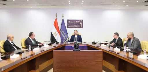 وزير الاتصالات وتكنولوجيا المعلومات يبحث مع وفد جمعية رجال الأعمال المصريين فرص الاستثمار فى صناعة التعهيد ويستعرض مشروعات التحول الرقمي