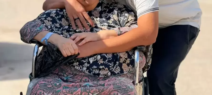 «شكراً من كل قلبي».. شاب بالبحيرة يشكر الرئيس السيسي ومجلس الوزراء بعد الاستجابة لعلاج وإنقاذ حياة والدته