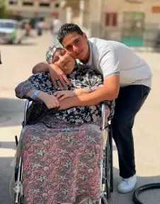«شكراً من كل قلبي».. شاب بالبحيرة يشكر الرئيس السيسي ومجلس الوزراء بعد الاستجابة لعلاج وإنقاذ حياة والدته