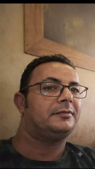 الكاتب أشرف منير رمزي
