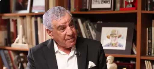 زاهي حواس: بردية وادي الجرف ومقابر العمال أدلة قاطعة تدحض خرافات المشككين في بناء الأهرامات