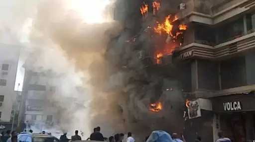 حريق داخل مطعم كشري ببنها وامتداد النيران لأجزاء من العقار