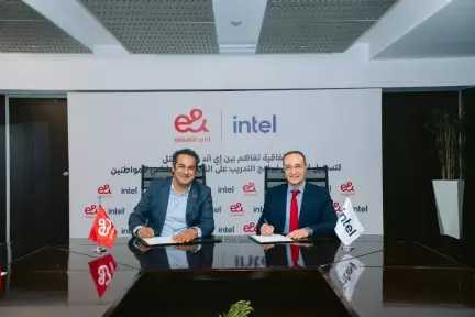 اتفاقية تفاهم بين إي آند مصر وإنتل لتسهيل الوصول لبرامج التدريب على الذكاء الاصطناعي للمواطنين
