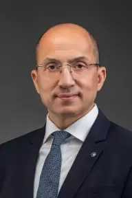 الأستاذ الدكتور حاتم جلال سعيد يتولى رئاسة الجمعية الدولية لجراحة العظام والإصابات (SICOT)