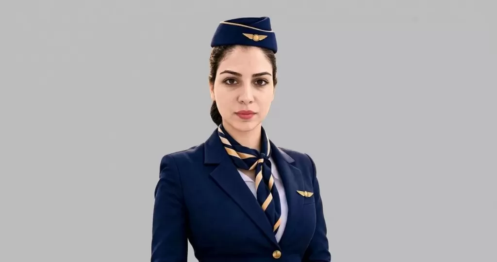 المضيفة عزة رمزي