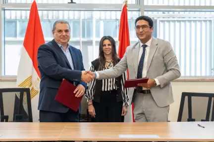 شراكة بين ”المواصفات والجودة” و”PhotonX” لتقديم خدمات الاختبارات وإصدار شهادات الاعتماد والتقارير الفنية