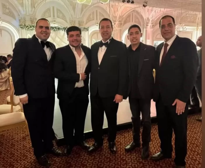 المستشار محمد حسن عبده يهنئ اللواء أيمن الحمزاوي والمستشار رباح الحمزاوي بافتتاح مؤسسة الحمزاوي للمحاماة والاستشارات القانونية بالمهندسين