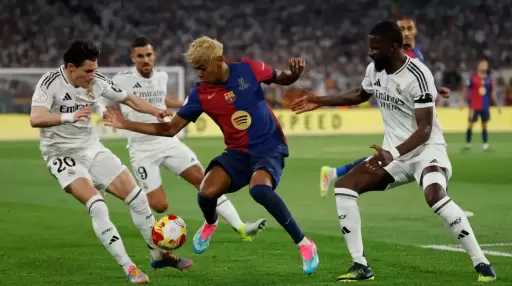 كلاسيكو الأرض يشعل الليجا.. برشلونة يسعى لتوسيع الفارق وريال مدريد يبحث عن العودة