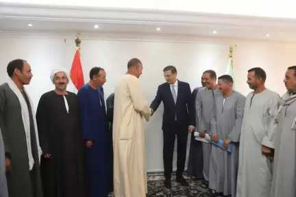 استمرارا للقاءاته الدورية مع المزارعين..  ”فاروق” يلتقي عددا من مزارعي الجيزة لبحث مطالبهم ويؤكد: حماية الرقعة الزراعية خط أحمر ودعم صغار المزارعين أولويتنا