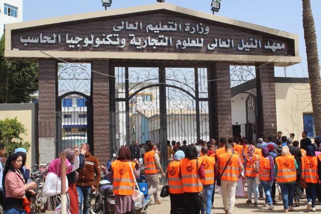 حملة خليك إيجابي بجامعة المنصورة تواصل فعالياتها بزيارة أكاديمية النيل للعلوم والتكنولوجيا