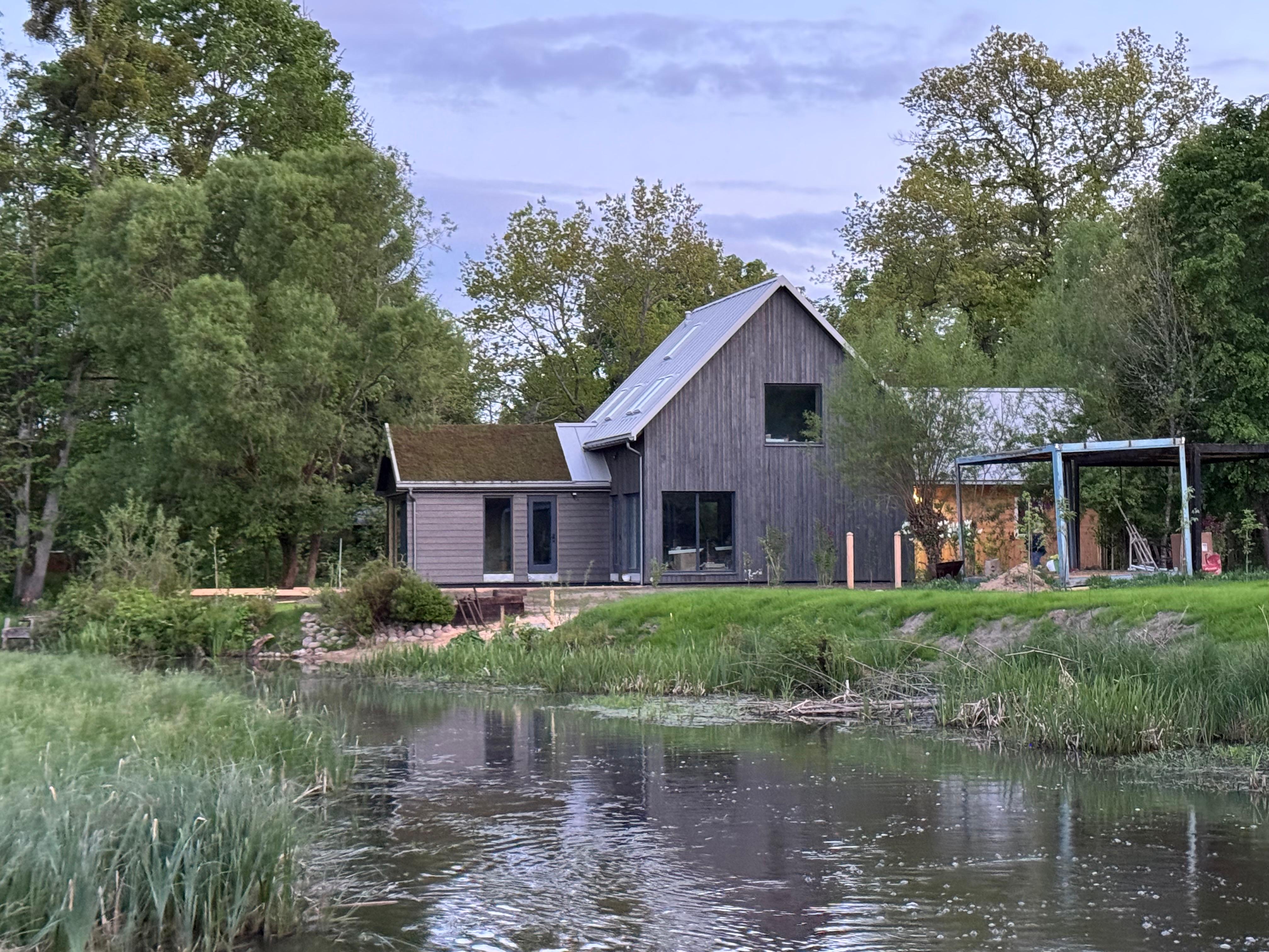e3b60d239390.jpg